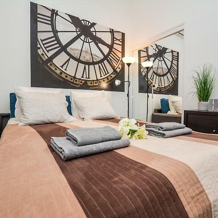 Timeless Apartment With Free Private Parking Boedapest Buitenkant foto