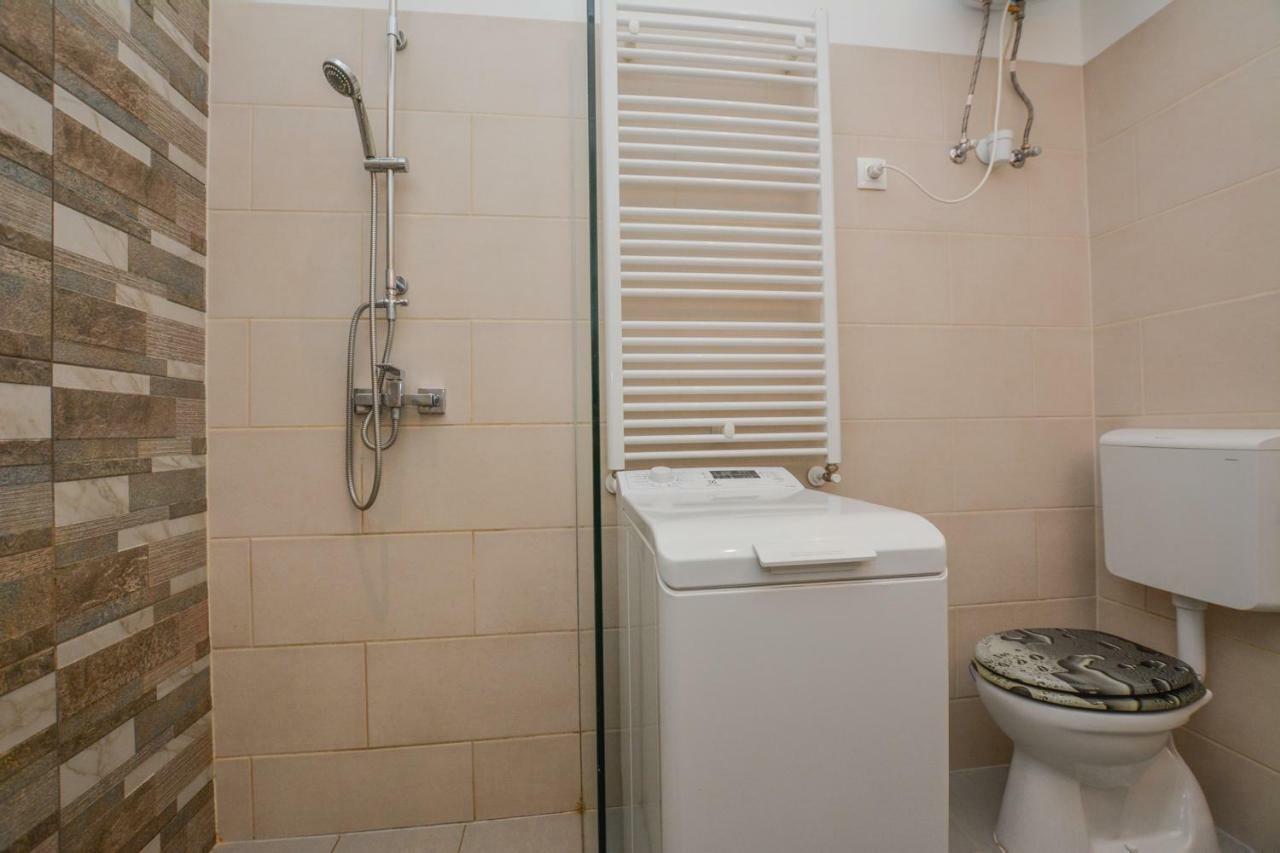 Timeless Apartment With Free Private Parking Boedapest Buitenkant foto