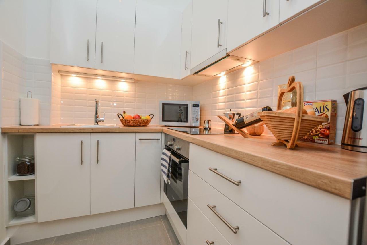 Timeless Apartment With Free Private Parking Boedapest Buitenkant foto