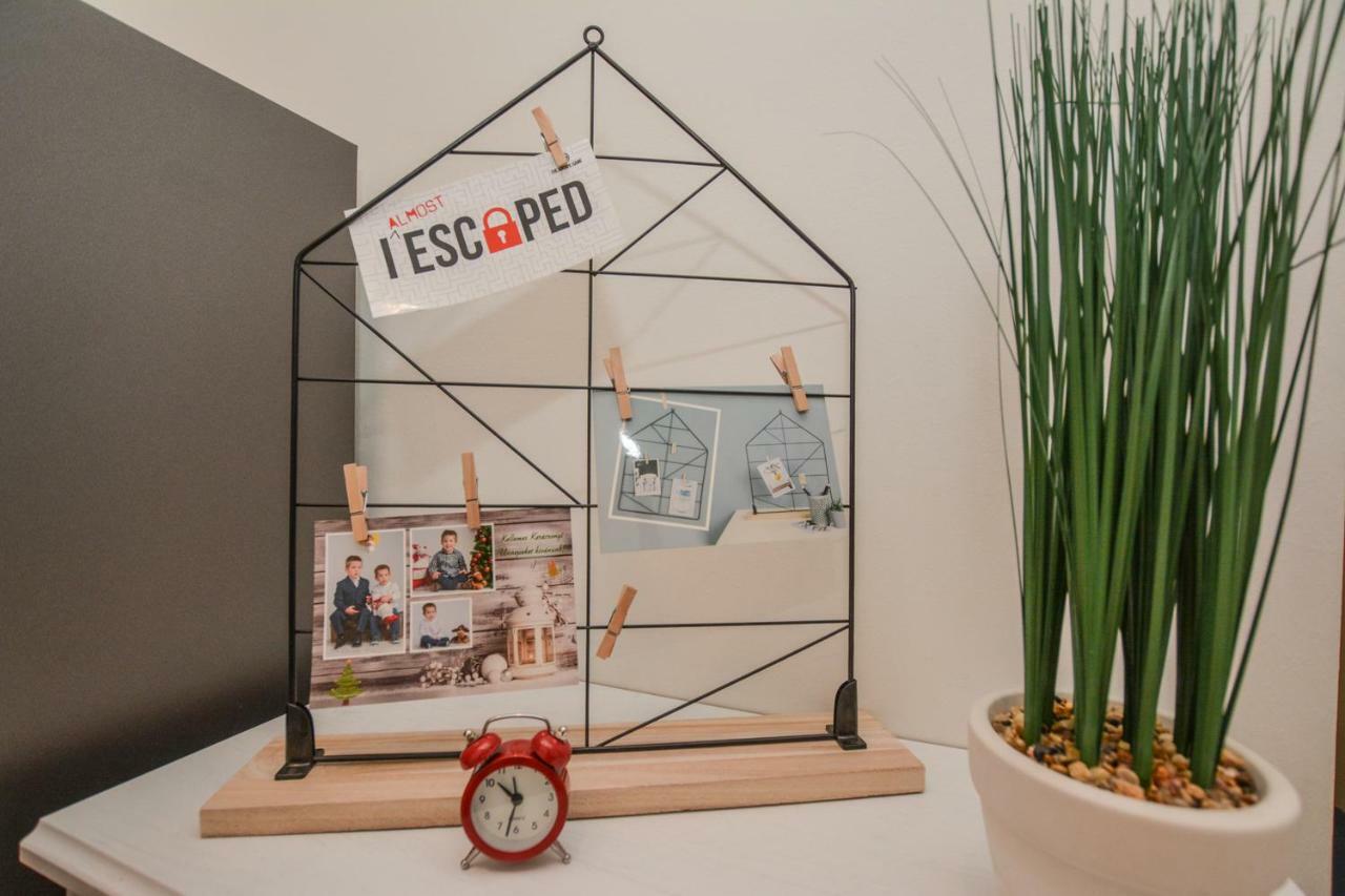 Timeless Apartment With Free Private Parking Boedapest Buitenkant foto