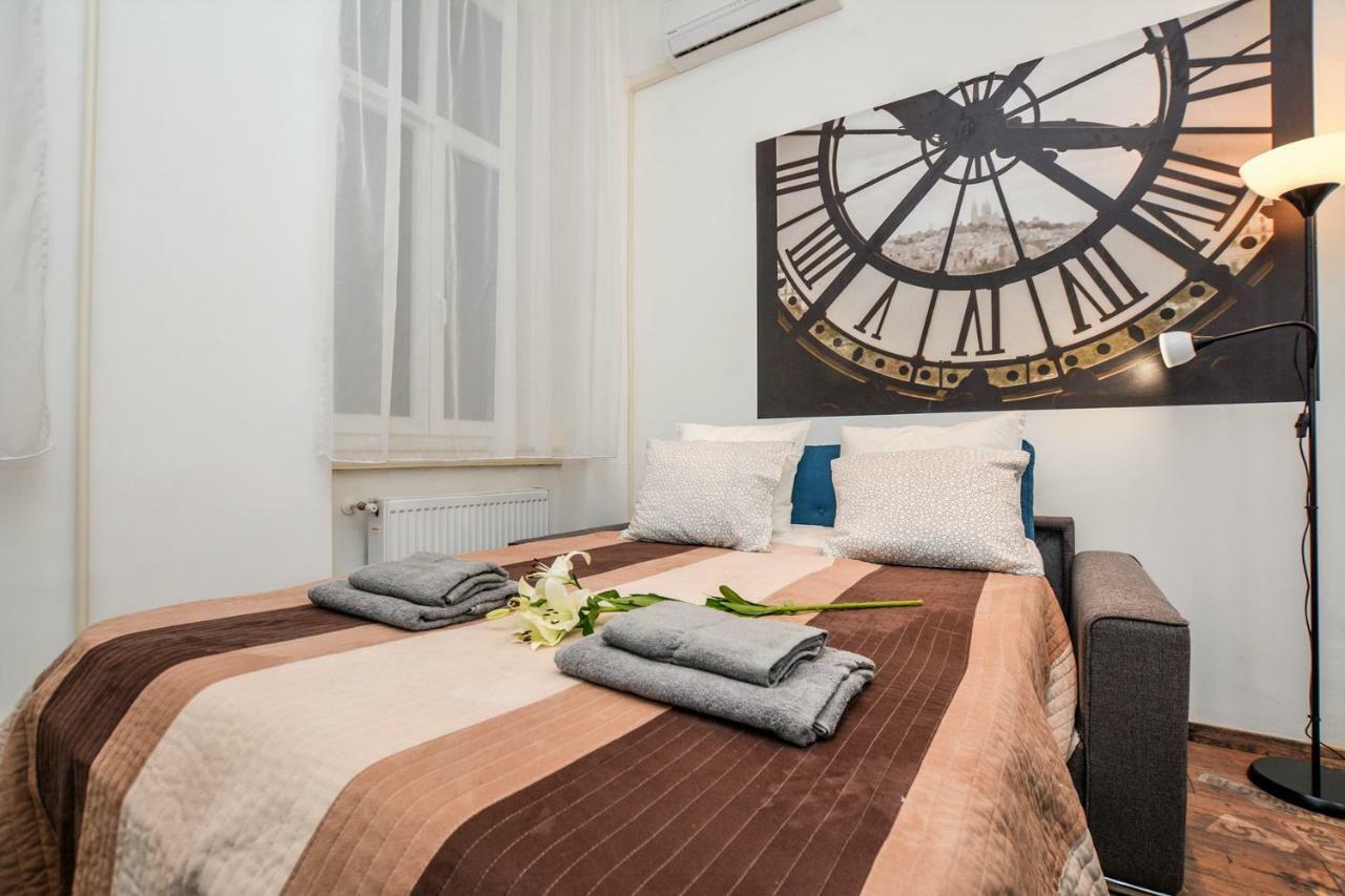 Timeless Apartment With Free Private Parking Boedapest Buitenkant foto