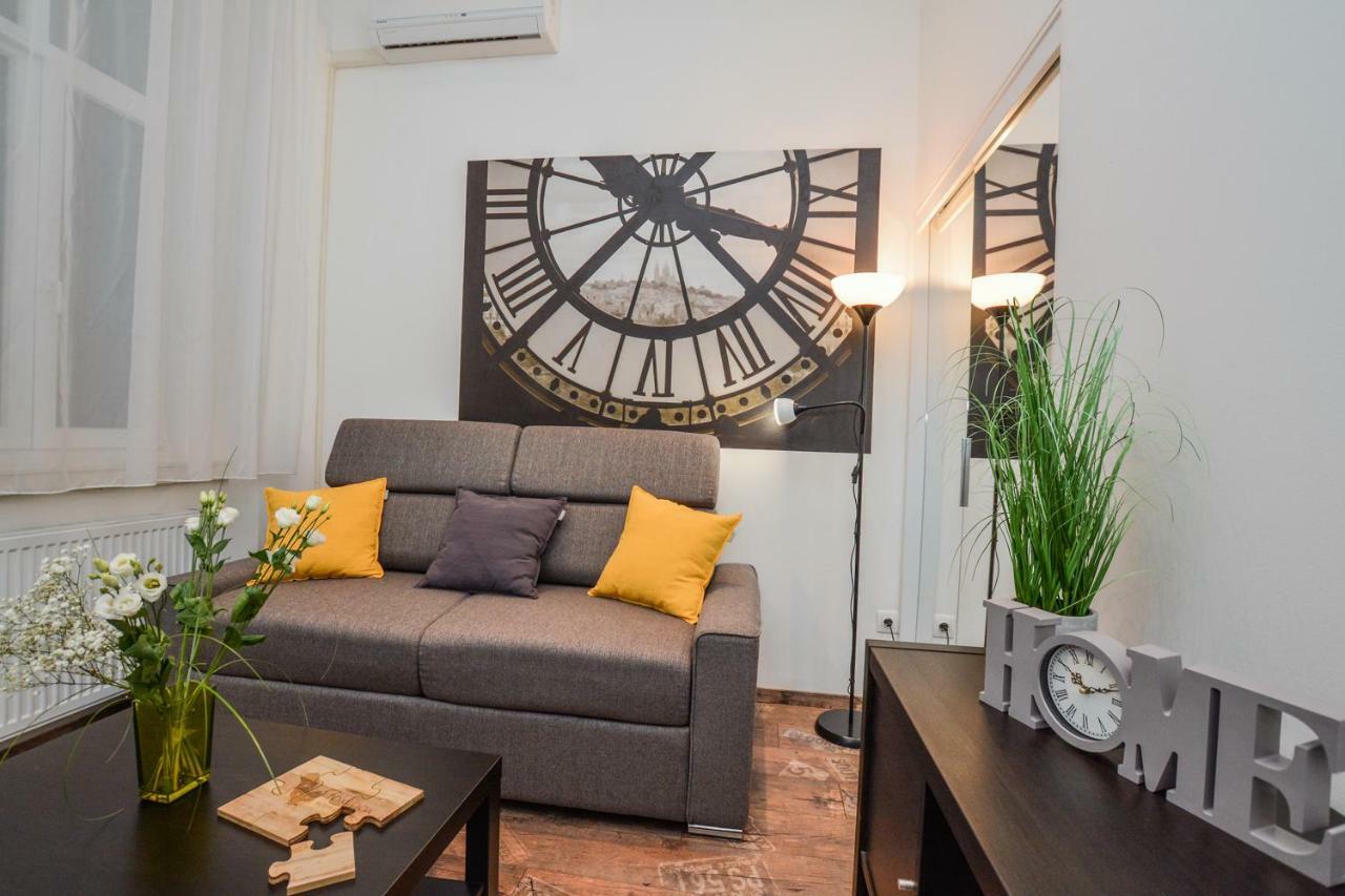 Timeless Apartment With Free Private Parking Boedapest Buitenkant foto